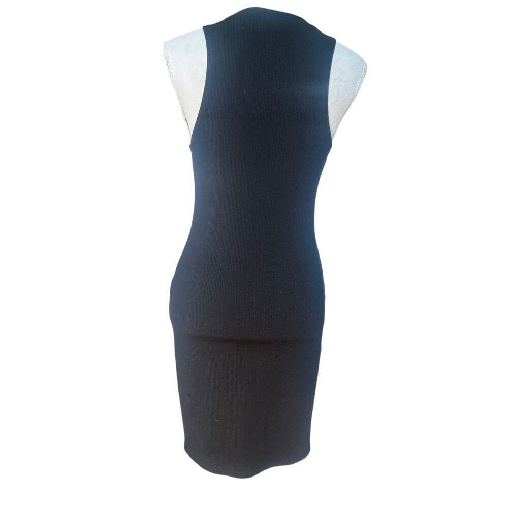 Derek lam - Picture 4 of 9